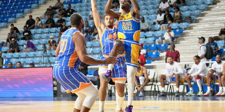 Baloncesto TBS: Mauricio Báez asalta el liderato del Grupo A