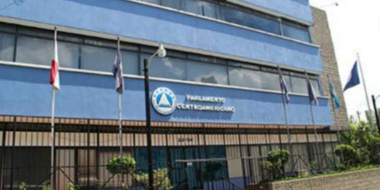 Escándalo en el PARLACEN: acusan a diputado dominicano de usurpación de funciones