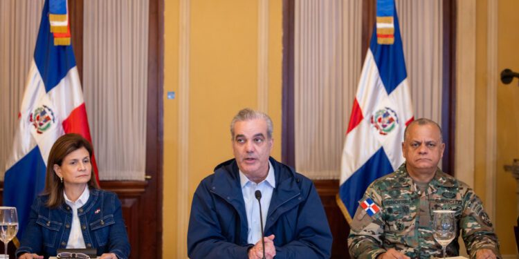 Abinader levanta medidas tras Melissa y con excepciones llama a retomar labores