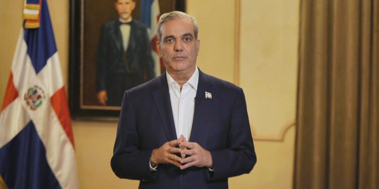 Abinader urge una transición rápida a la nueva fuerza "Antipandillas" en Haití