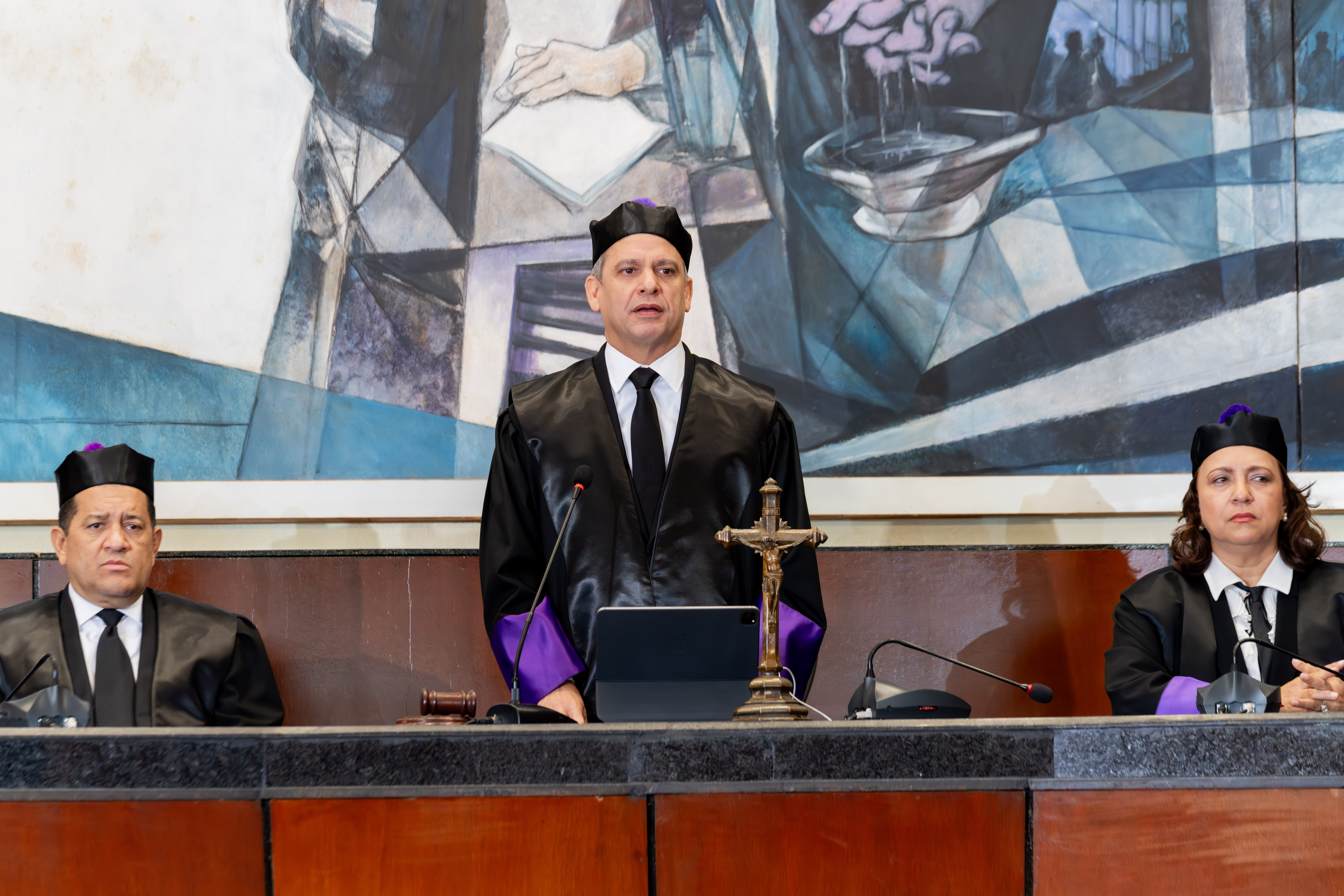 Henry Molina resalta avances de la reforma judicial antes nuevos abogados