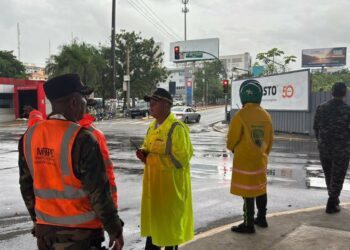 DIGESETT , MOPC y Ayuntamientos activan 2,600 agentes para controlar el tránsito durante el temporal