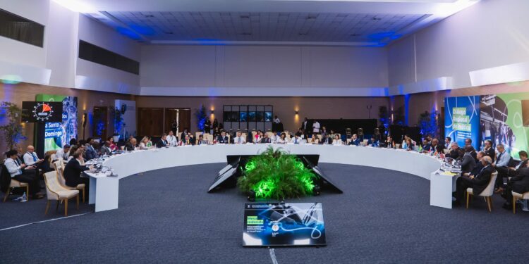 Ministros de Transporte crean red regional para transformar la movilidad