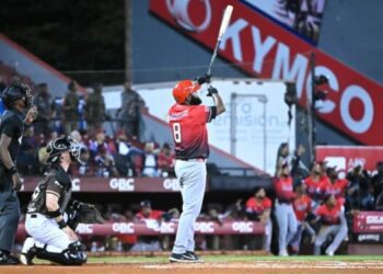 ¡Poder escarlata y garra amarilla!