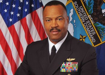 Renuncia el Jefe del Comando Sur de EE. UU.: critica ataques en el Caribe