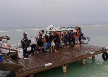 La Armada rescata a casi cien personas en Saona por Melissa
