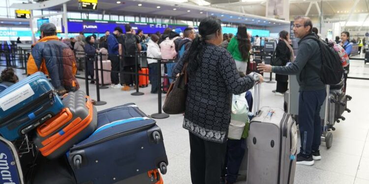 EE. UU. reducirá vuelos en Nueva York y otros destinos ante el cierre prolongado del gobierno