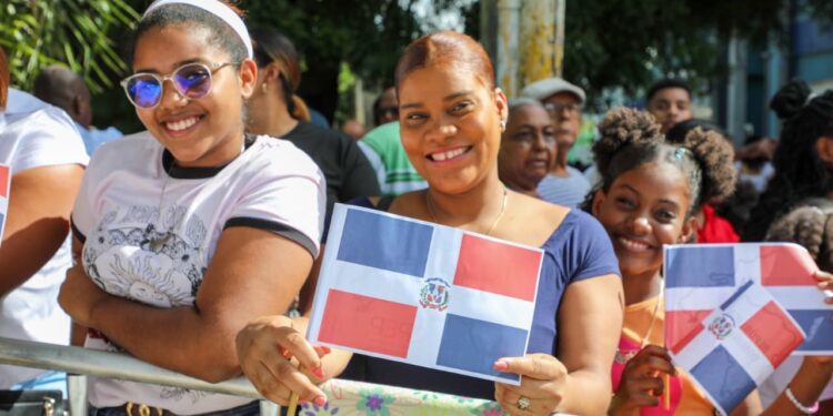 Abinader encabeza desfile por el 181 aniversario de la Constitución