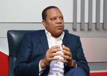 Opinión: Eddy Alcántara: Voz firme en defensa del gobierno y aliado del consumidor