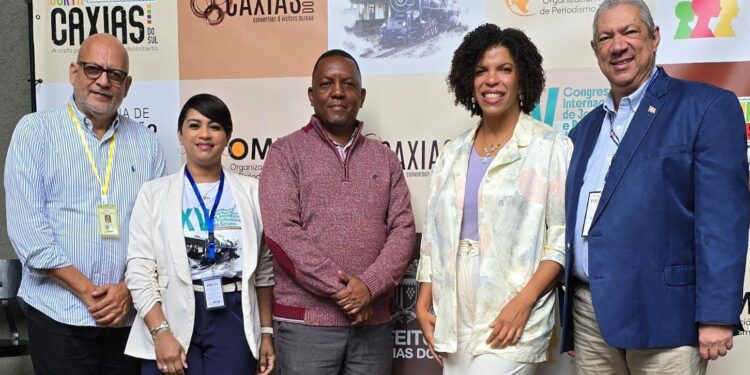 Delegación Adompretur participa en congreso turísticos en Brasil