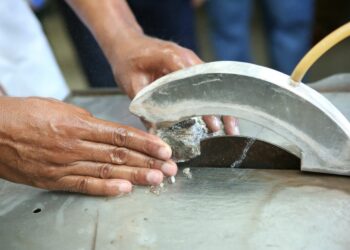 Escuela de Larimar impulsa el talento artesanal del sur