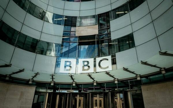 Dimisión en la cúpula de la BBC: cae el director por fragmentar un discurso de Trump