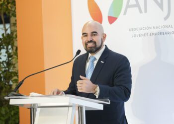 Boris de León asume presidencia de ANJE con visión transformadora