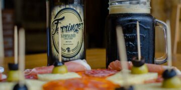 La Esquina Gastrobar celebra 12 años de sabor y rock en Constanza