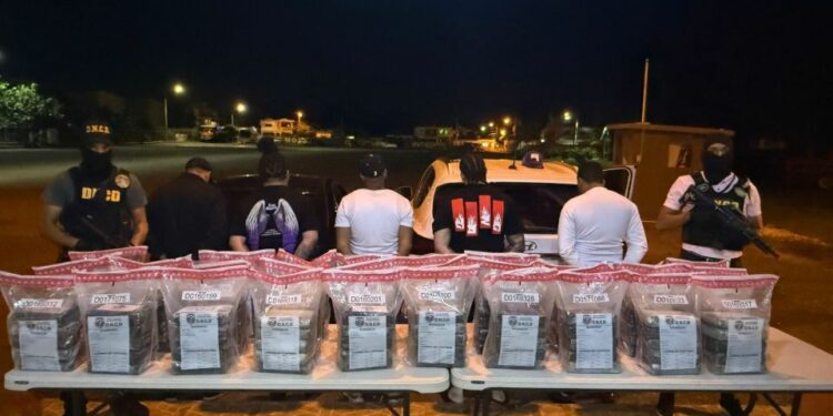 DNCD golpea al narcotráfico en Azua: desmantela red apresando a cinco hombres