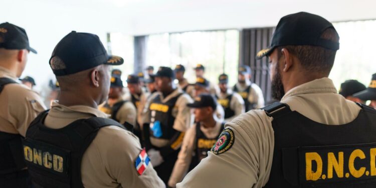 Cerco al microtráfico en San Cristóbal: DNCD y MP ejecutan 10 allanamientos