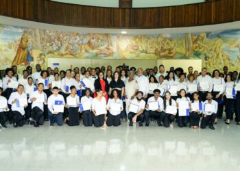 Popular y Loyola gradúan a nuevos talentos emprendedores