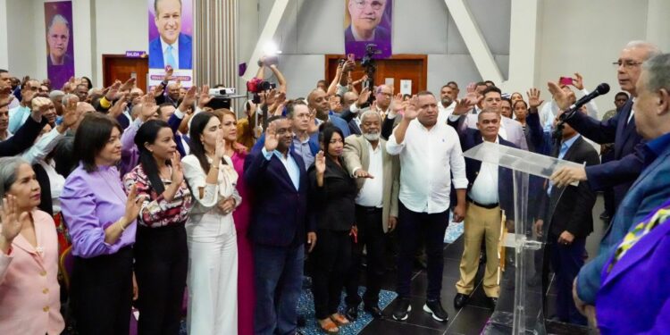 Danilo Medina ve "jinete" morado en la rienda del Estado