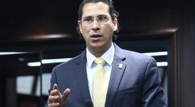 Diputado se une a propuesta de Omar Fernández por la indexación salarial