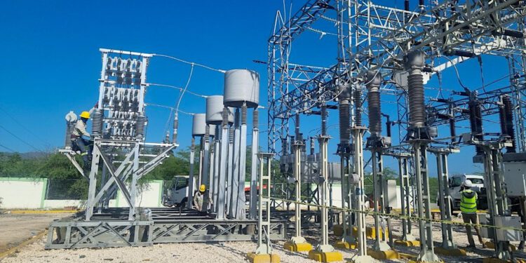 Falla eléctrica deja sin energía a varias ciudades del país