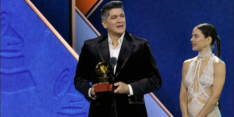 Eddy Herrera gana su Latin Grammy: un "Novato Apostador" que se lleva el premio