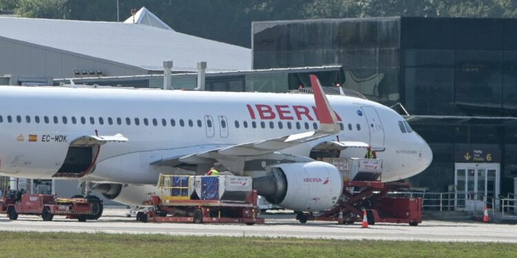 Aerolíneas cancelan vuelos por riesgo en el espacio aéreo de Venezuela