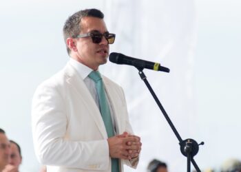 Ecuador: Noboa pide licencia para hacer campaña por el referéndum