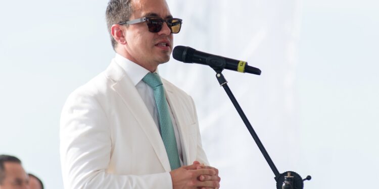 Ecuador: Noboa pide licencia para hacer campaña por el referéndum