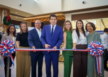 David Collado inaugura feria de Emprendedores en Santiago.