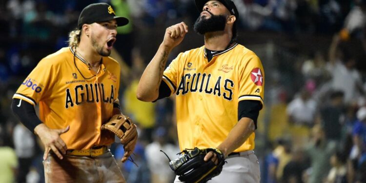 Ciclón Amarillo: El picheo de Águilas silencia al Licey y mantiene la cima invicta
