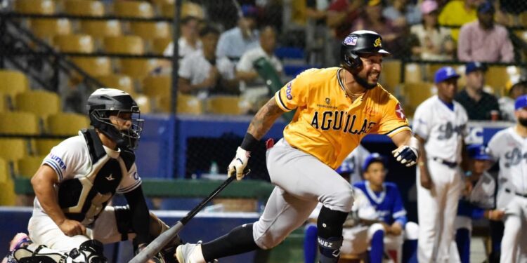 Licey frena racha de Águilas con gran noche de Mel Rojas Jr.