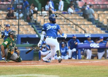 Francisco Mejía impulsa al Licey con tres dobletes ante las Estrellas