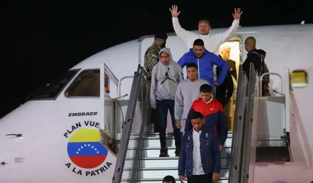 Venezolanos deportados regresan en vuelo oficial desde EEUU