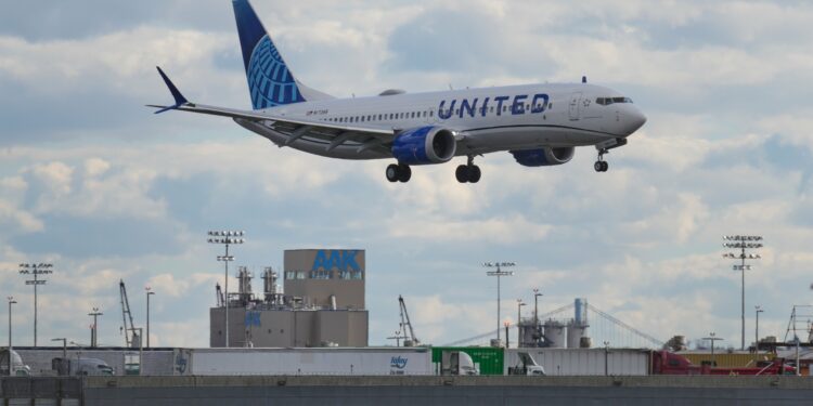 Más de 2.200 vuelos cancelados en EE. UU. por el cierre del Gobierno