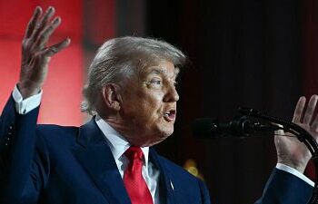 Correos de Epstein vinculan a Trump con una víctima en horas en su casa