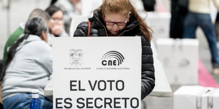 Ecuador: Revés para Noboa; electorado frena sus cuatro propuestas