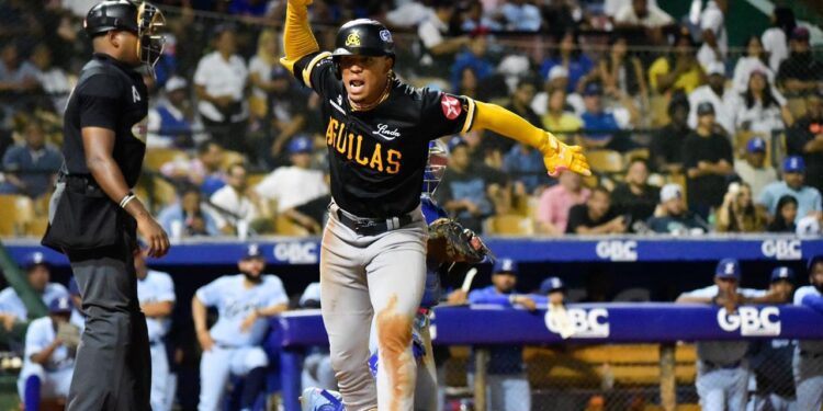 Amador desata la locura y las Águilas vencen 6-4 al Licey