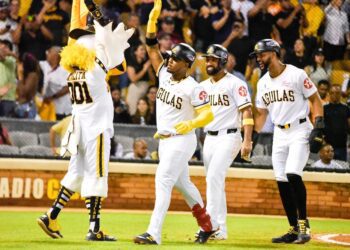 Águilas vencen 13-9 a Toros en una noche de puro bateo
