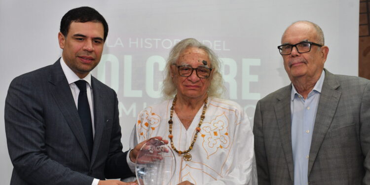 Libros y folclore vivo en la apertura de la Feria de Historia Dominicana