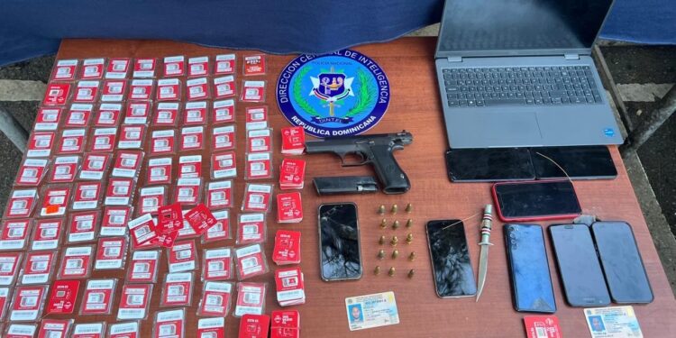 Golpe policial contra red de estafas y microtráfico en Santiago