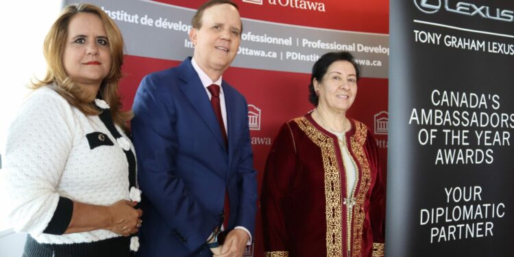 Reconocen en Canadá la trayectoria del diplomático Eugenio Matos