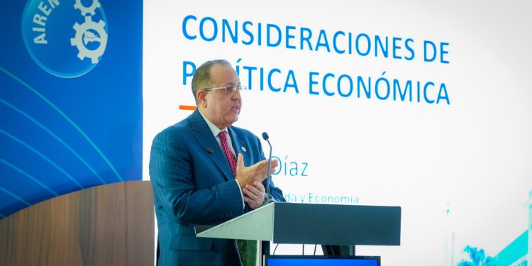 Magín Díaz pide confianza ante el rumbo económico