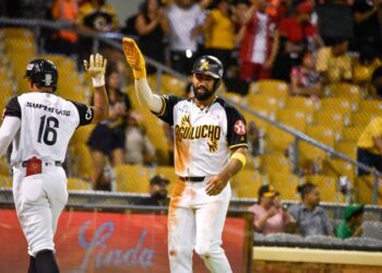 Águilas vencen 8-6 a Estrellas con hit clave de Julio Rodríguez
