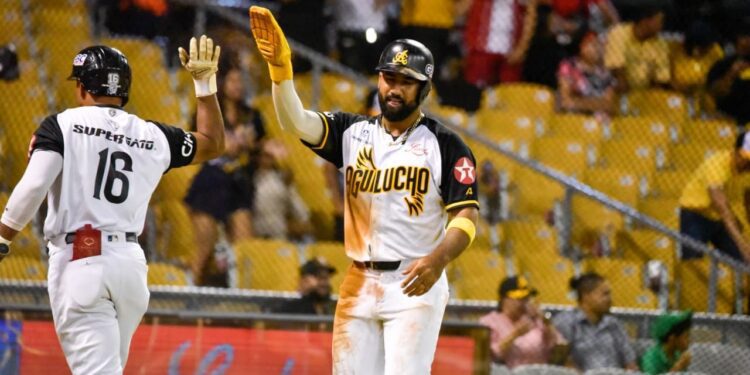 Águilas vencen 8-6 a Estrellas con hit clave de Julio Rodríguez