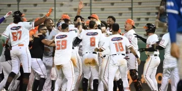 Toros del Este ganan en extrainnings y frenan al Licey