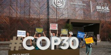 La COP30 cierra un pacto climático sin metas firmes sobre fósiles