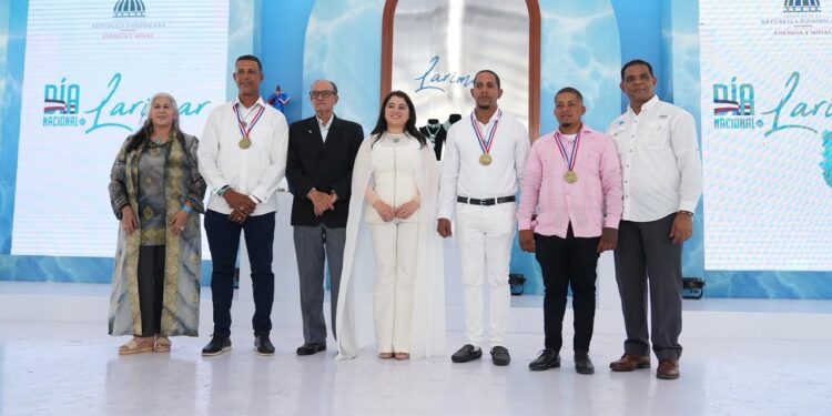 Mineros de larimar ya cuentan con seguro de vida colectivo