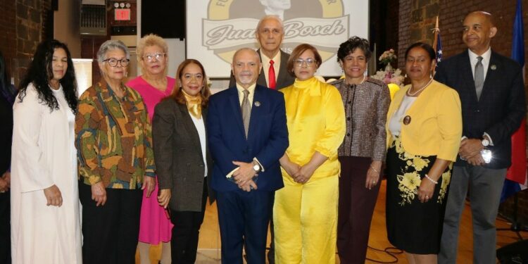 Honran en Nueva York el legado democrático de Juan Bosch