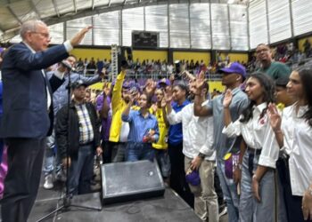 Danilo Medina lidera acto de fuerza en la capital denunciando la inflación