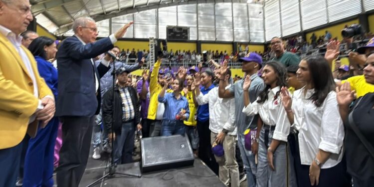 Danilo Medina lidera acto de fuerza en la capital denunciando la inflación